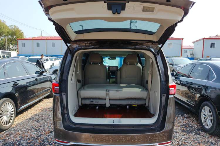 Used Buick GL8 2023 Land Executive Class Comfort Model Trunk
