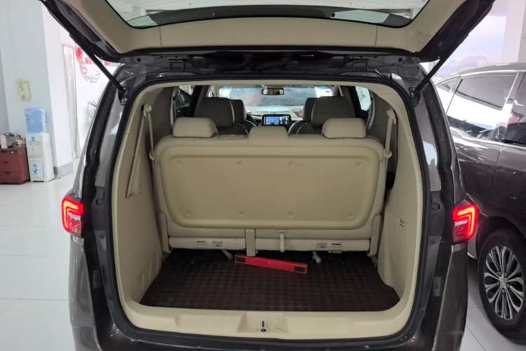 Used Buick GL8 2023 Facelifted Land Cruiser Executive Luxury Version Trunk