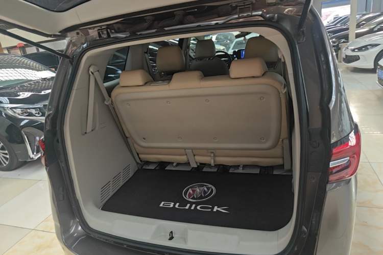 Used Buick GL8 2023 Land Executive Class Comfort Model Trunk