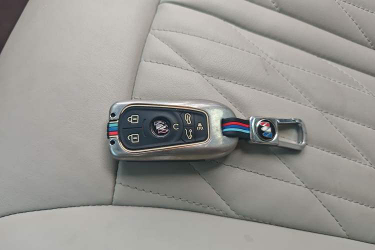Used Buick GL8 2023 Facelifted Land Cruiser Executive Luxury Version Vehicle Key