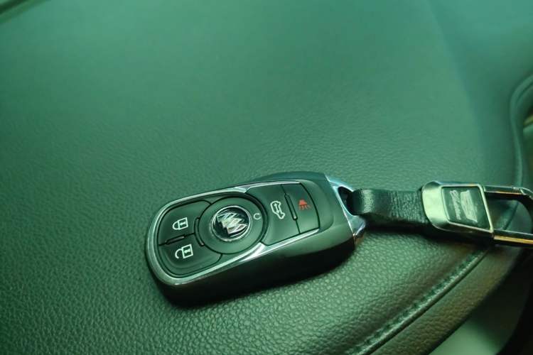 Used Buick GL8 2023 Facelifted Land Cruiser Executive Luxury Version Vehicle Key