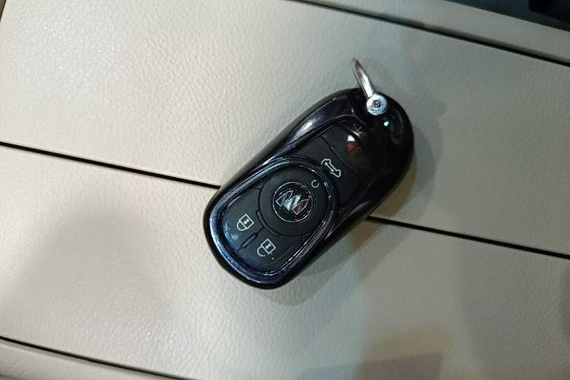 Used Buick GL8 2023 Facelifted Land Cruiser Executive Luxury Version Vehicle Key