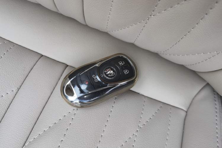 Used Buick GL8 2023 Land Executive Class 652T Luxury Model Vehicle Key