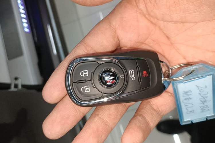 Used Buick GL8 2023 Facelifted Land Cruiser Executive Luxury Version Vehicle Key