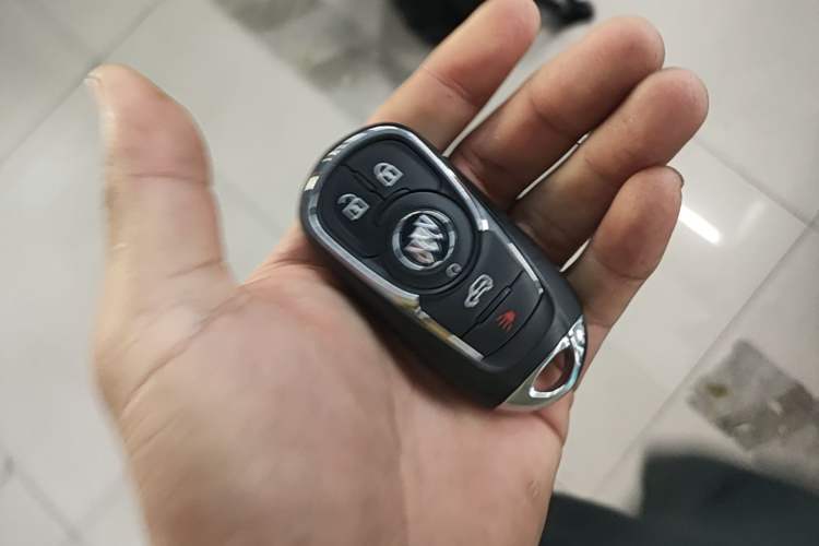 Used Buick GL8 2023 Facelifted Land Cruiser Executive Luxury Version Vehicle Key