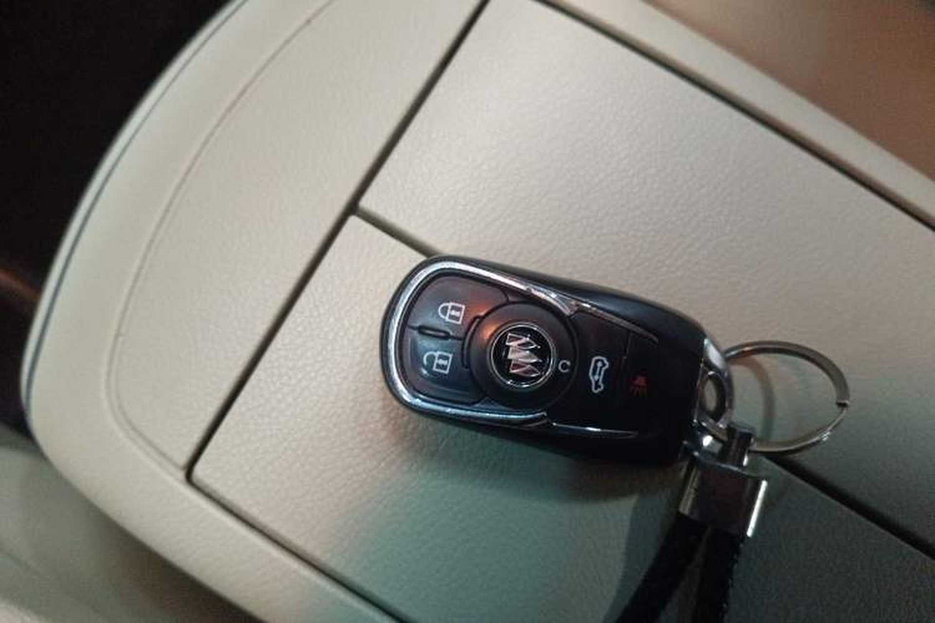Used Buick GL8 2023 Facelifted Land Cruiser Executive Luxury Version Vehicle Key