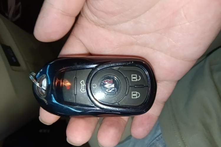 Used Buick GL8 2023 Facelifted Land Cruiser Executive Luxury Version Vehicle Key