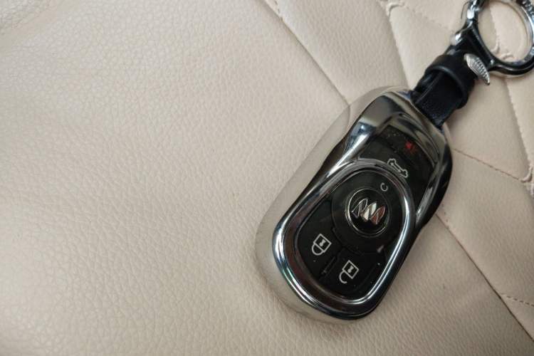 Used Buick GL8 2023 Facelifted Land Cruiser Executive Luxury Version Vehicle Key