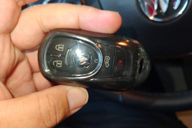 Used Buick GL8 2023 Facelifted Land Cruiser Executive Luxury Version Vehicle Key