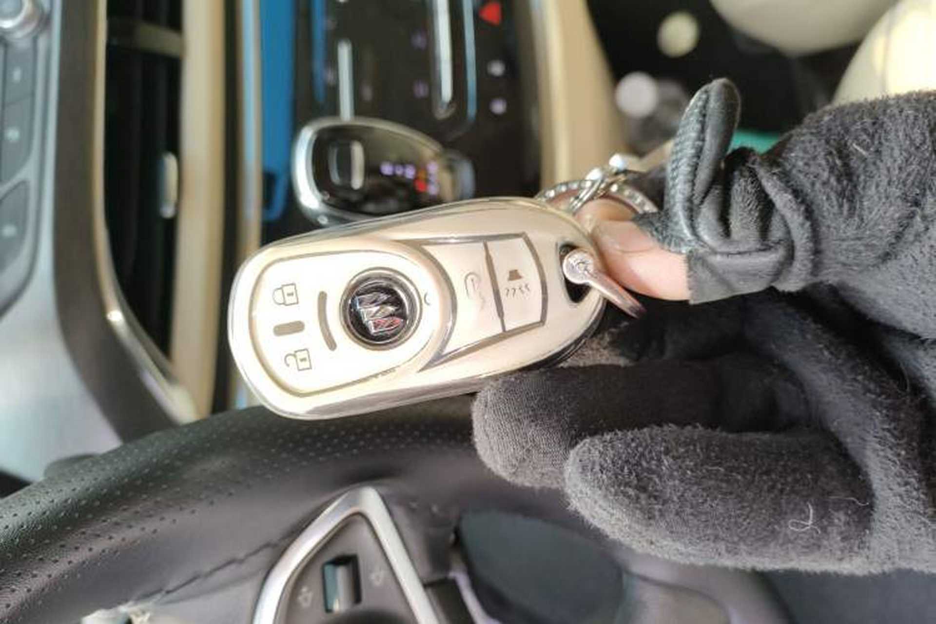 Used Buick GL8 2023 Facelifted Land Cruiser Executive Luxury Version Vehicle Key