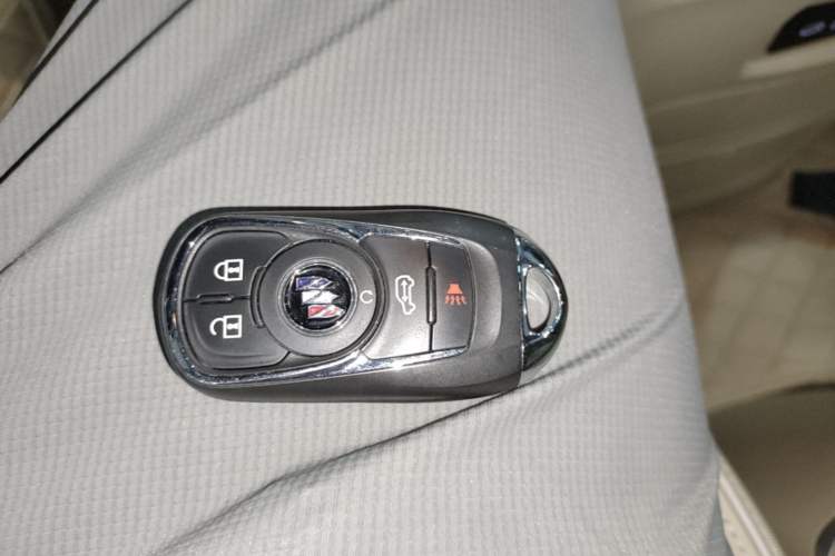 Used Buick GL8 2023 Facelifted Land Cruiser Executive Luxury Version Vehicle Key