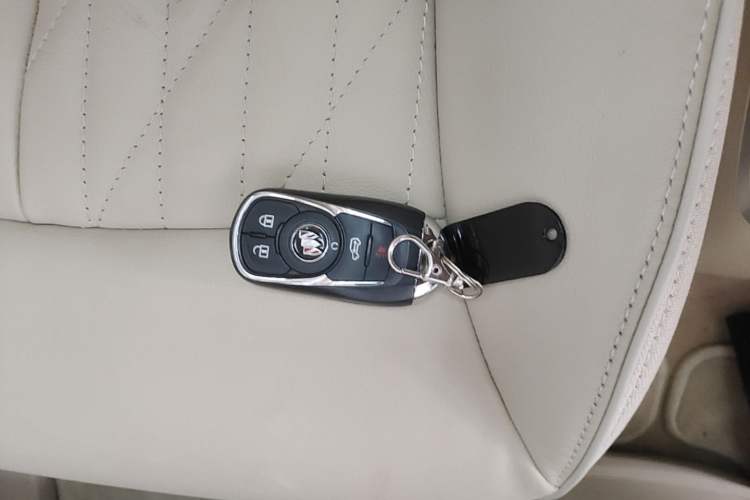 Used Buick GL8 2023 Facelifted Land Cruiser Executive Luxury Version Vehicle Key
