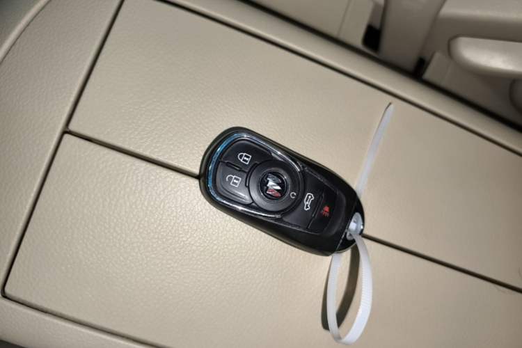 Used Buick GL8 2023 Facelifted Land Cruiser Executive Luxury Version Vehicle Key