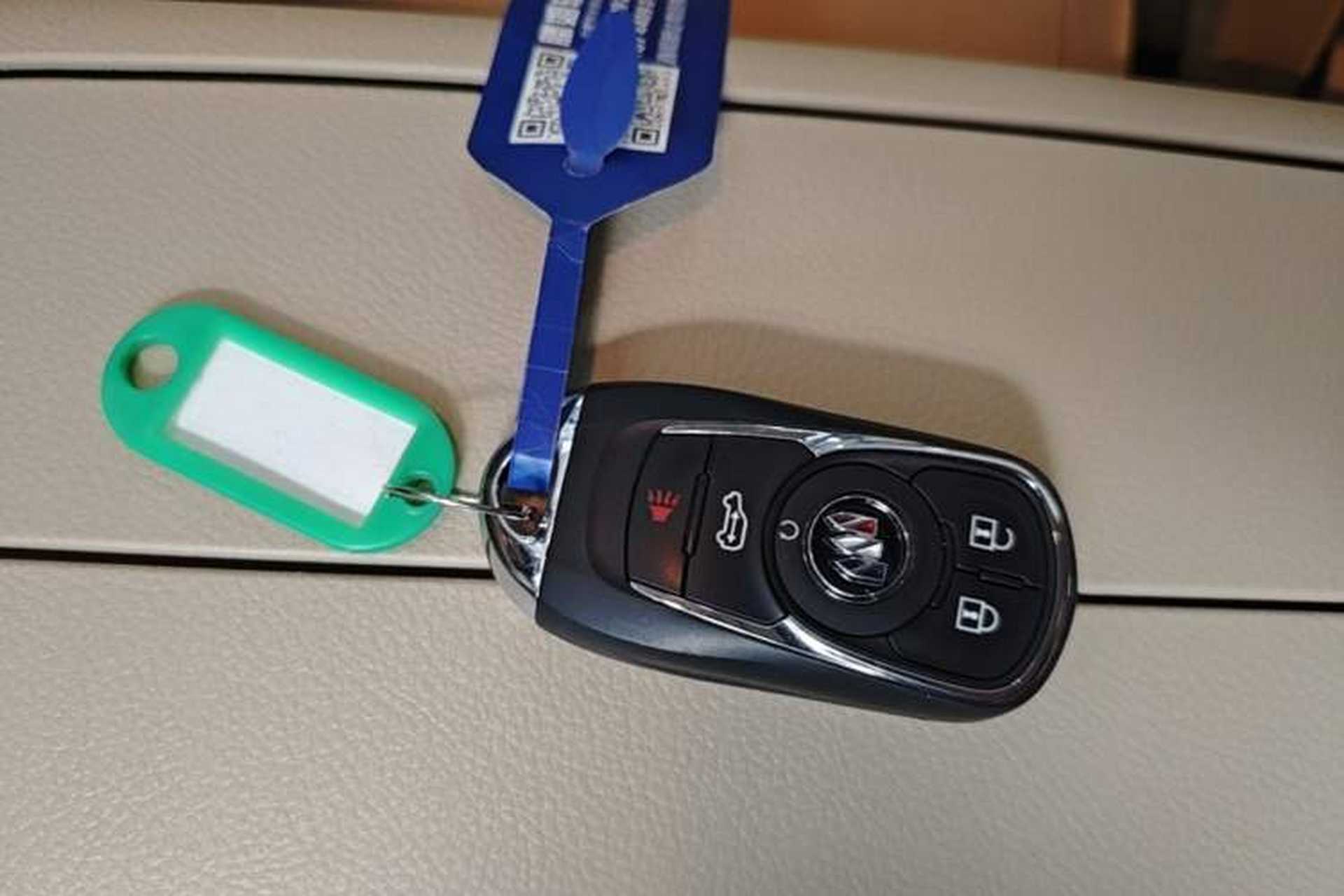 Used Buick GL8 2023 Facelifted Land Cruiser Executive Luxury Version Vehicle Key