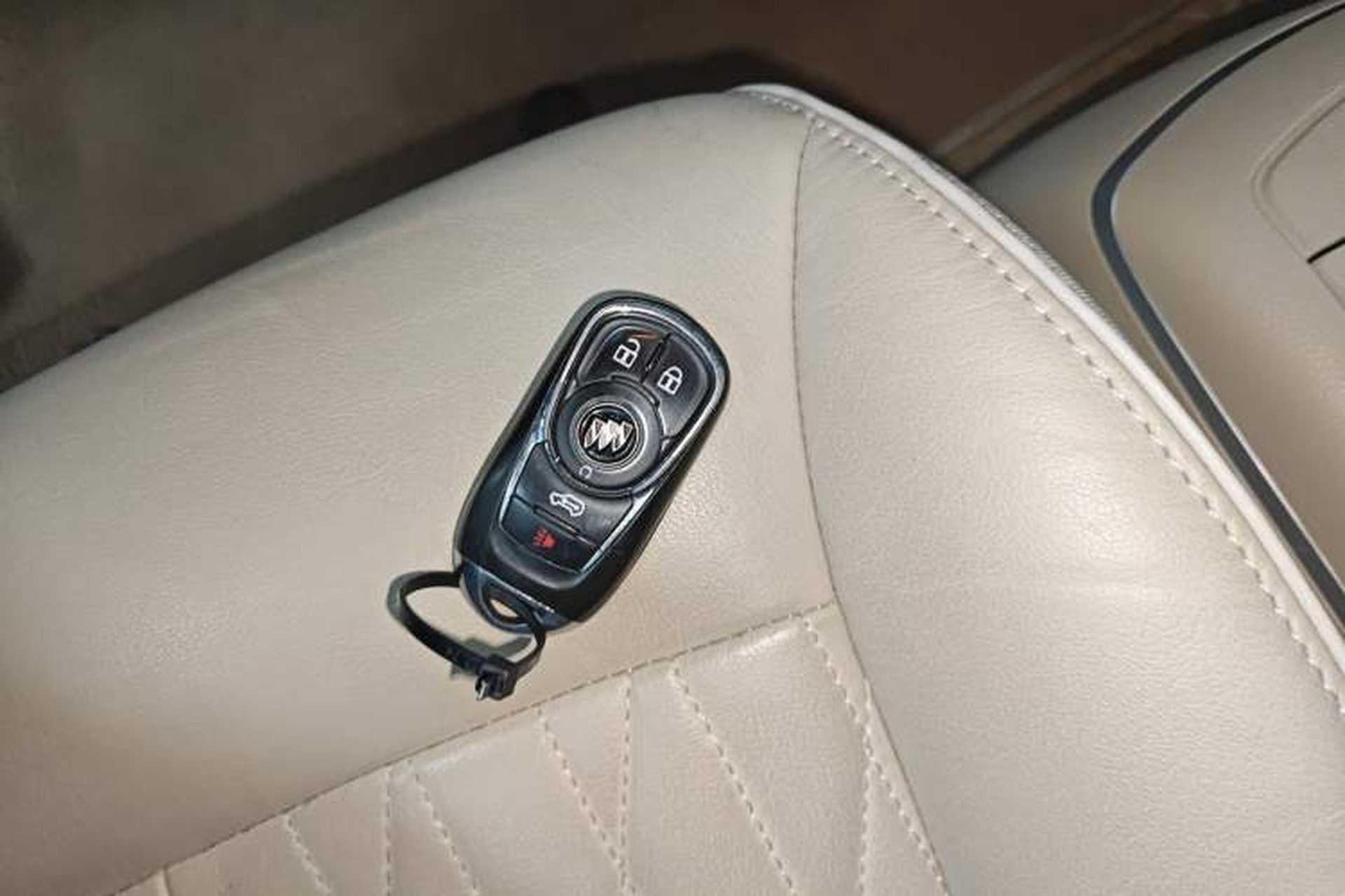 Used Buick GL8 2023 Facelifted Land Cruiser Executive Luxury Version Vehicle Key