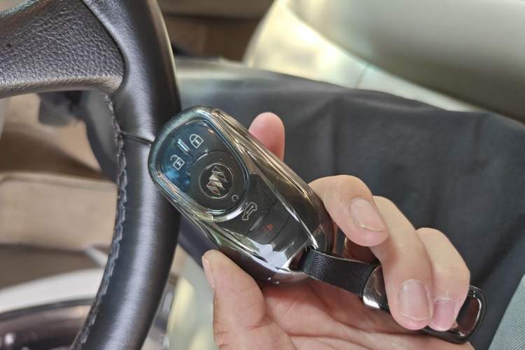 Used Buick GL8 2023 Land Executive Class 652T Luxury Model Vehicle Key