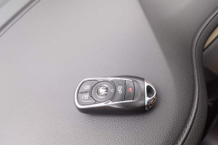 Used Buick GL8 2023 Facelifted Land Cruiser Executive Luxury Version Vehicle Key