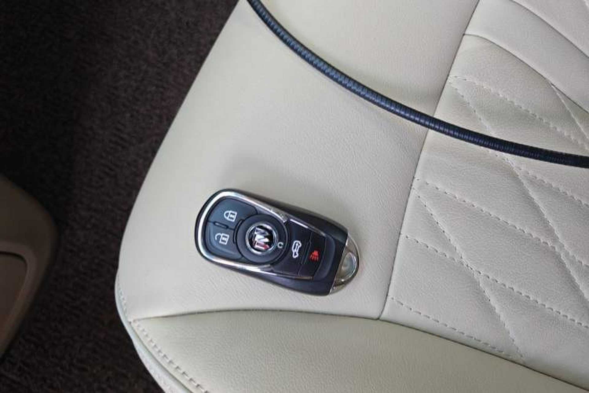 Used Buick GL8 2023 Facelifted Land Cruiser Executive Luxury Version Vehicle Key
