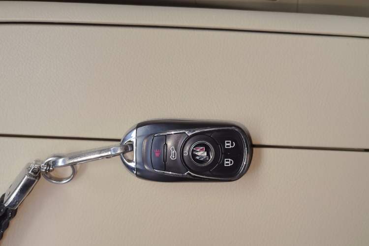Used Buick GL8 2023 Facelifted Land Cruiser Executive Luxury Version Vehicle Key