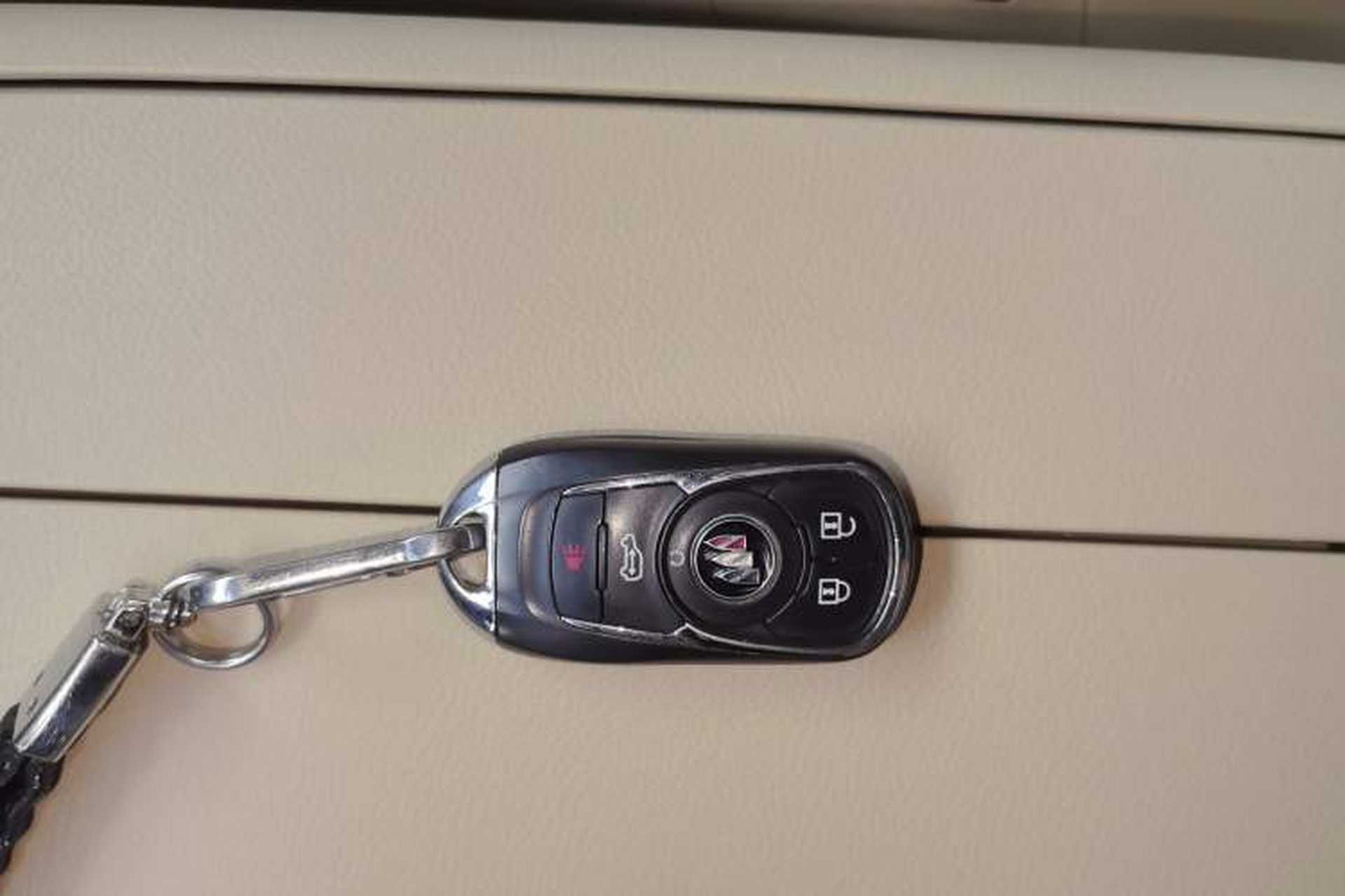 Used Buick GL8 2023 Facelifted Land Cruiser Executive Luxury Version Vehicle Key