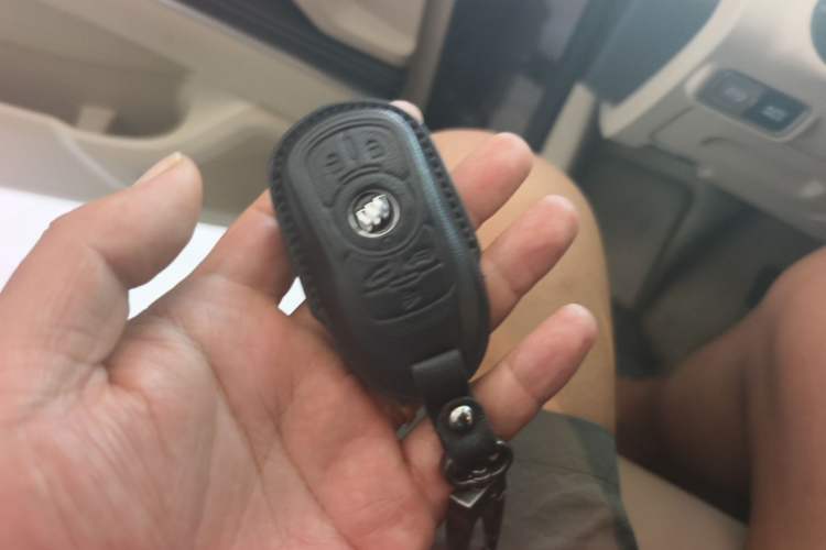 Used Buick GL8 2023 Facelifted Land Cruiser Executive Luxury Version Vehicle Key