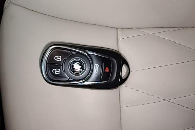 Used Buick GL8 2023 Facelifted Land Cruiser Executive Luxury Version Vehicle Key