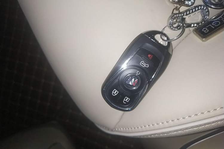 Used Buick GL8 2023 Facelifted Land Cruiser Executive Luxury Version Vehicle Key