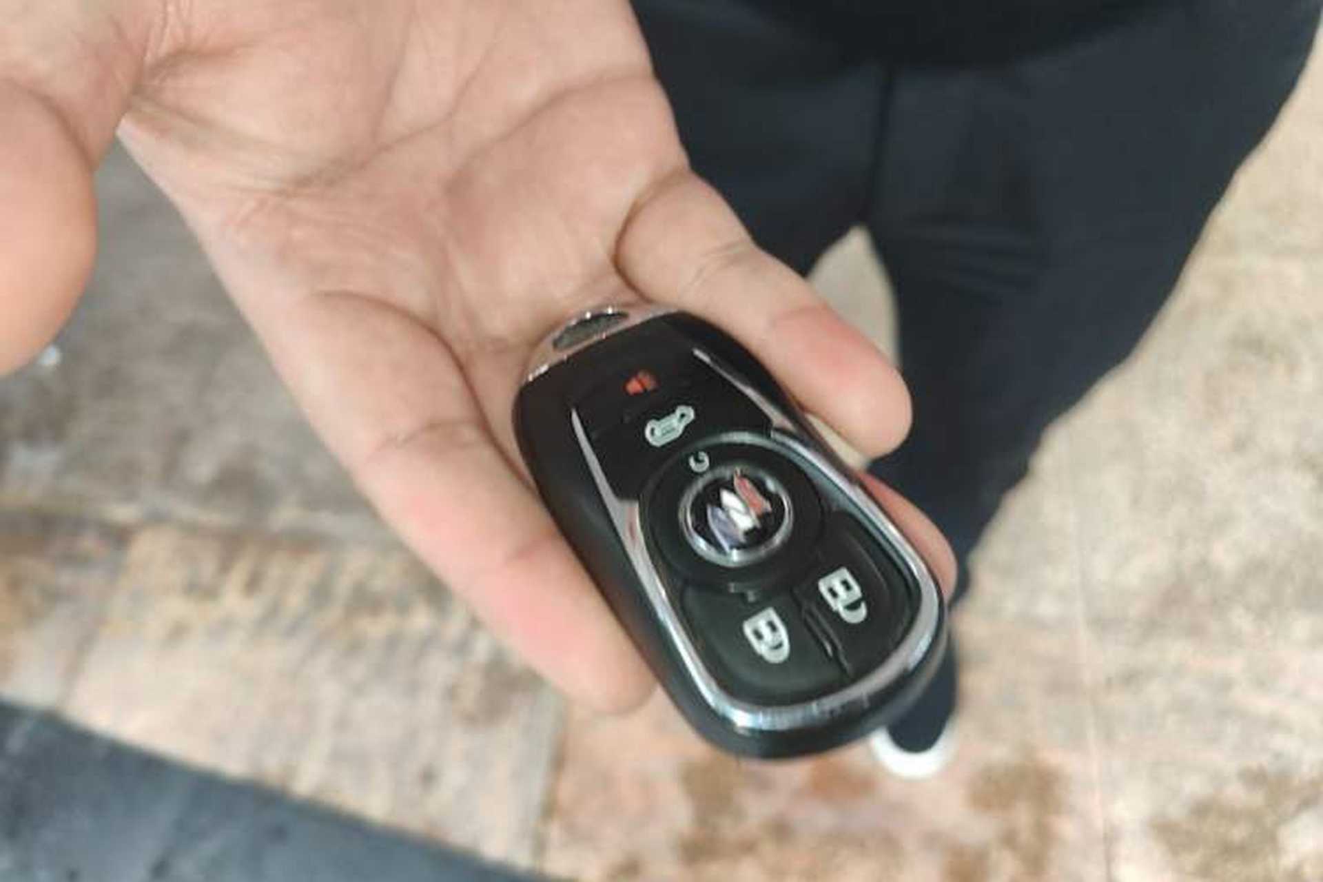 Used Buick GL8 2023 Facelifted Land Cruiser Executive Luxury Version Vehicle Key