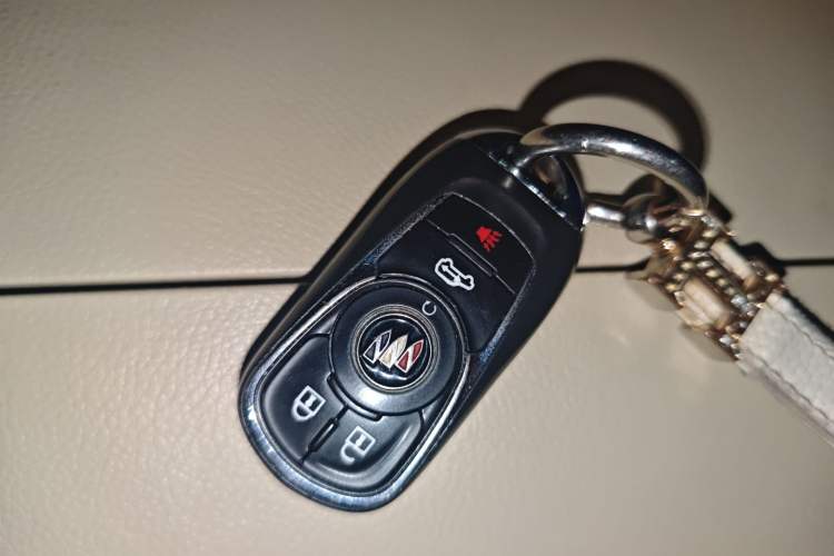 Used Buick GL8 2023 Facelifted Land Cruiser Executive Luxury Version Vehicle Key