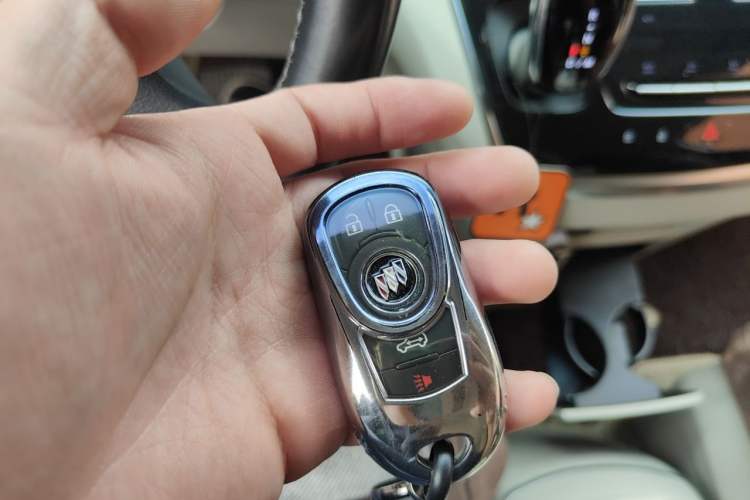 Used Buick GL8 2023 Land Executive Class 652T Luxury Model Vehicle Key