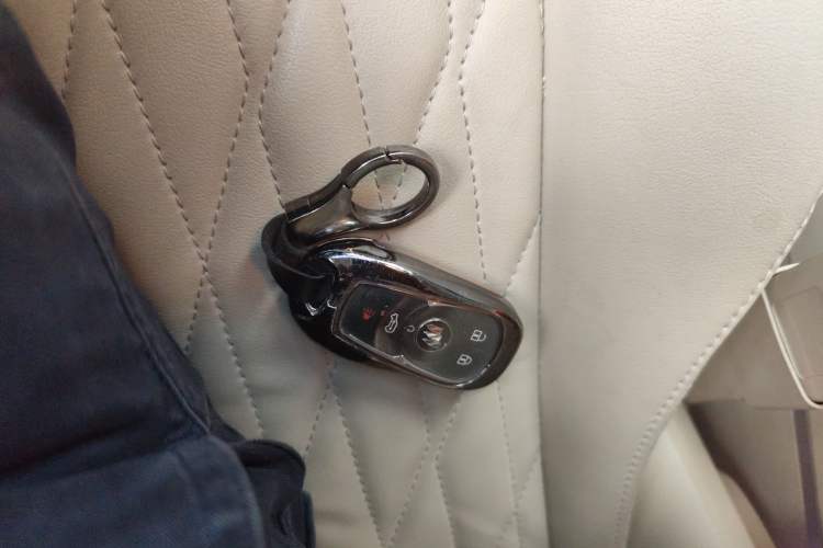 Used Buick GL8 2023 Facelifted Land Cruiser Executive Luxury Version Vehicle Key
