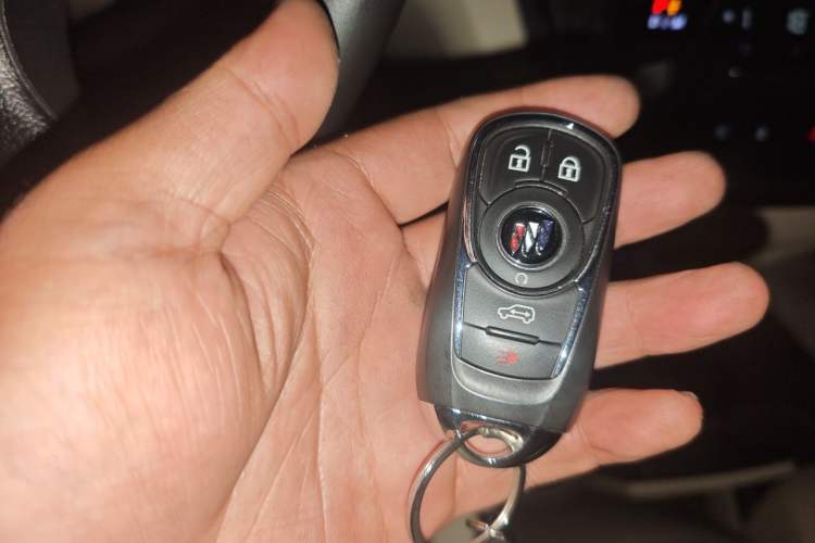 Used Buick GL8 2023 Facelifted Land Cruiser Executive Luxury Version Vehicle Key