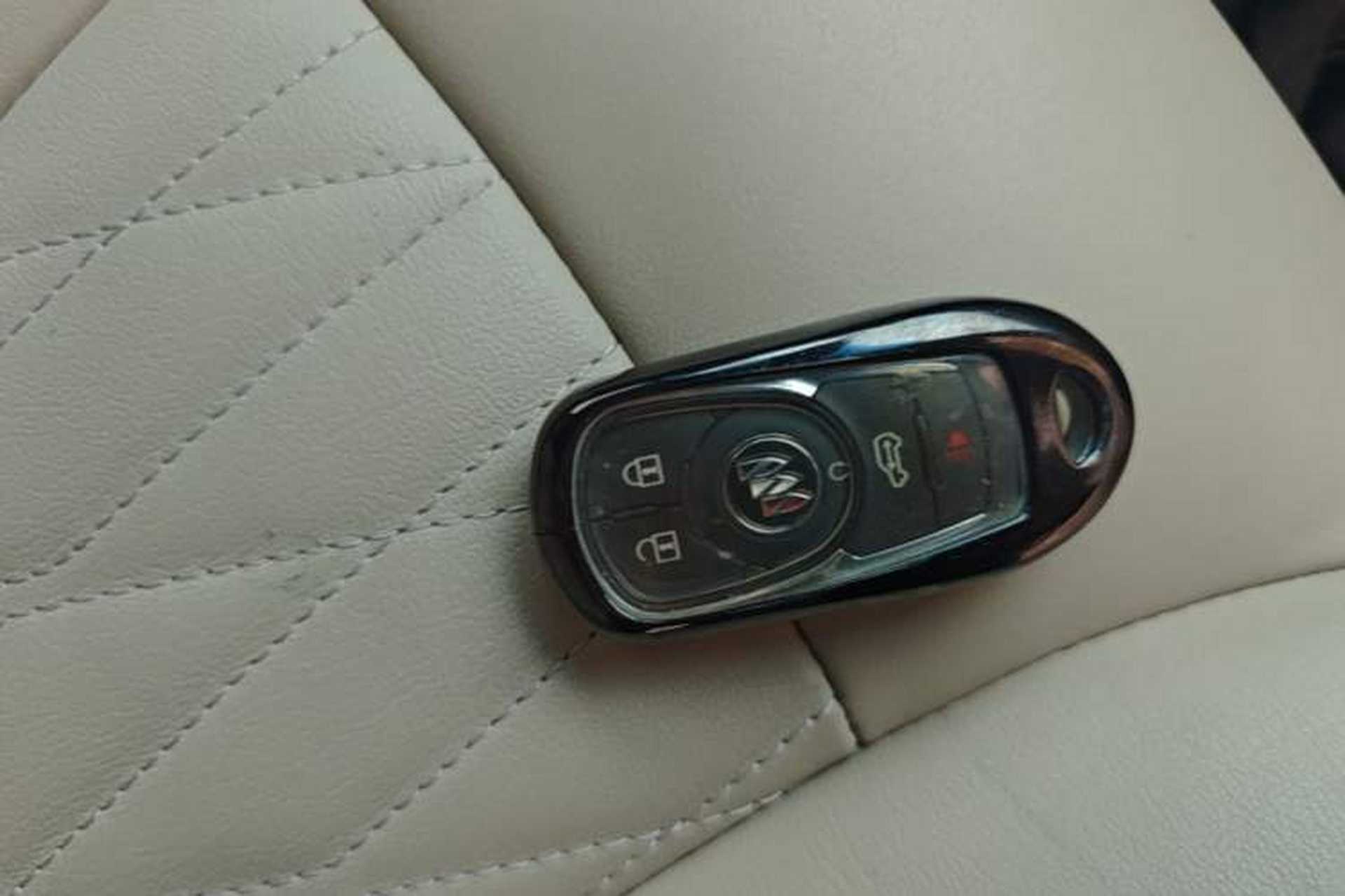Used Buick GL8 2023 Facelifted Land Cruiser Executive Luxury Version Vehicle Key