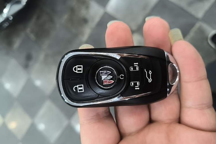 Used Buick GL8 2023 Facelifted Land Cruiser Executive Luxury Version Vehicle Key