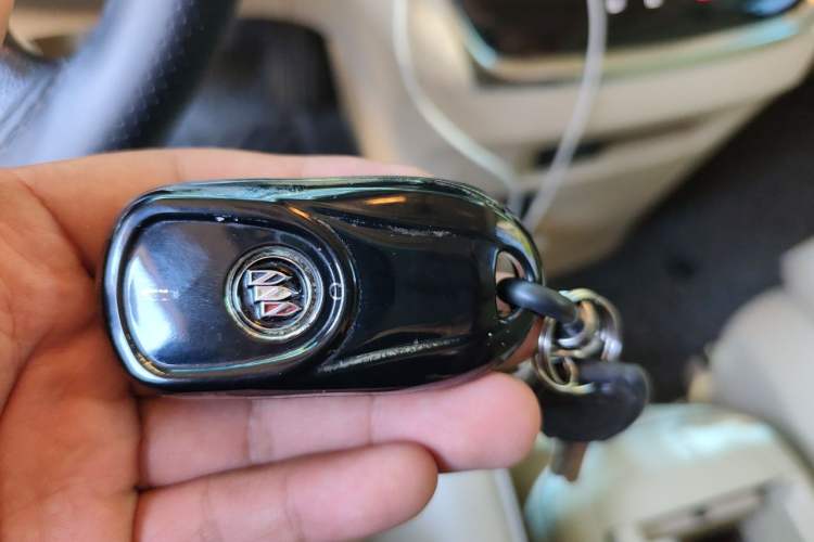 Used Buick GL8 2023 Facelifted Land Cruiser Executive Luxury Version Vehicle Key