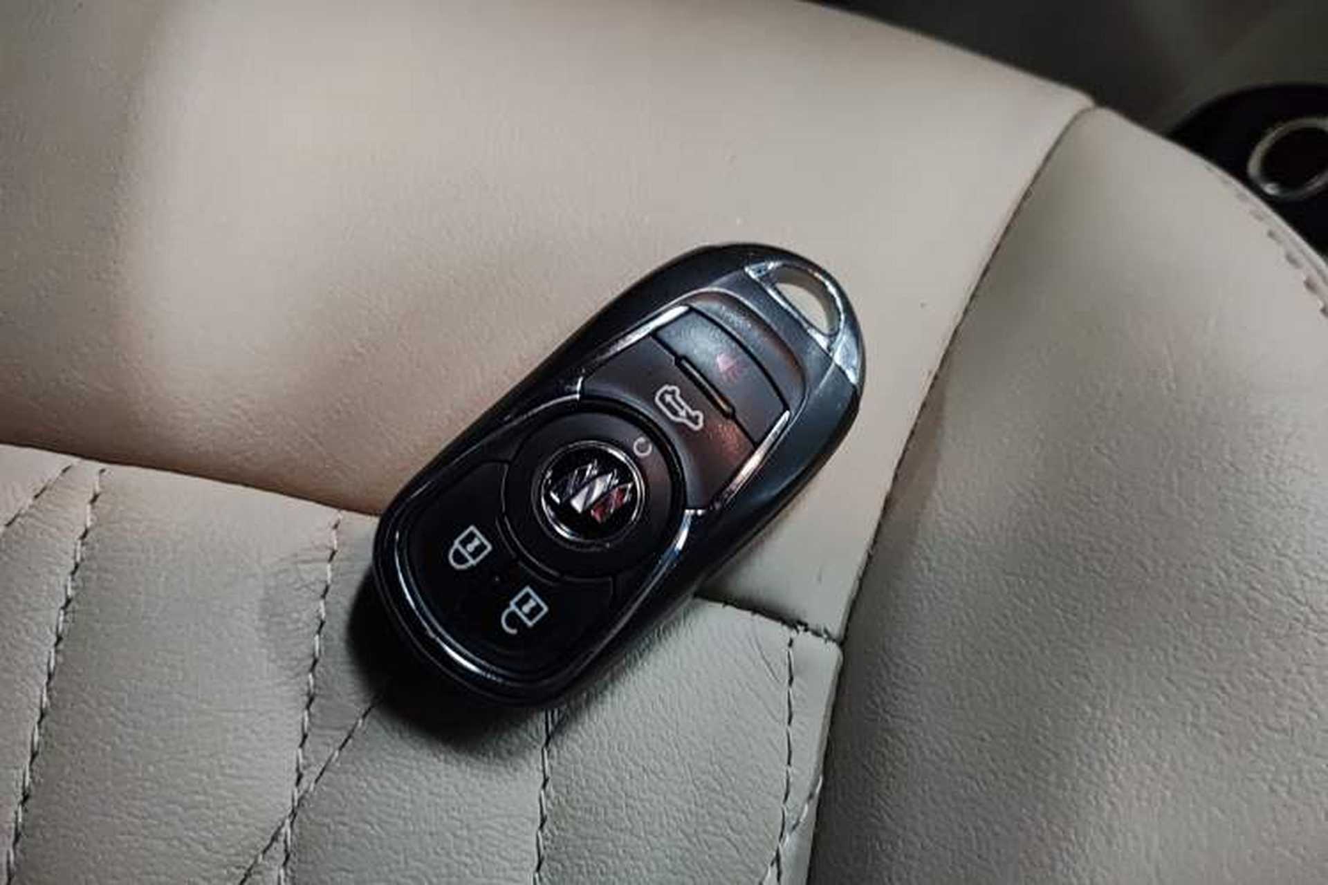 Used Buick GL8 2023 Facelifted Land Cruiser Executive Luxury Version Vehicle Key