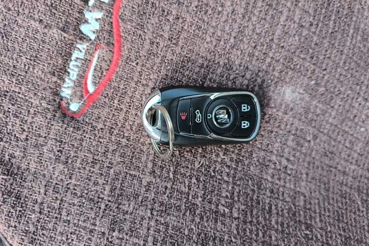 Used Buick GL8 2023 Facelifted Land Cruiser Executive Luxury Version Vehicle Key