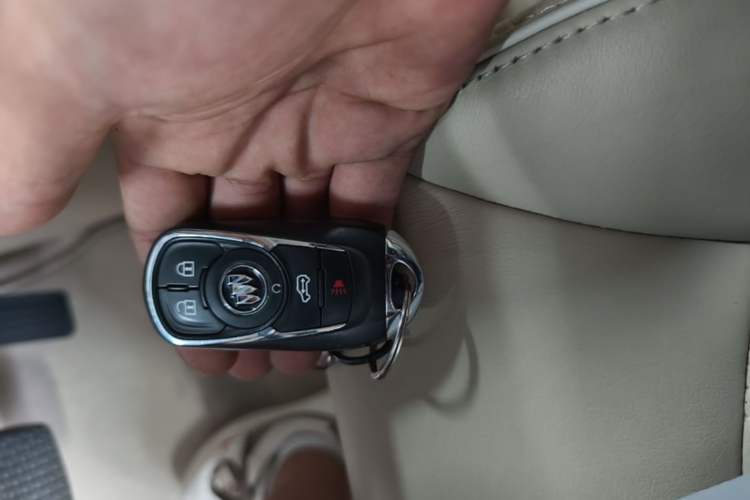 Used Buick GL8 2023 Facelifted Land Cruiser Executive Luxury Version Vehicle Key