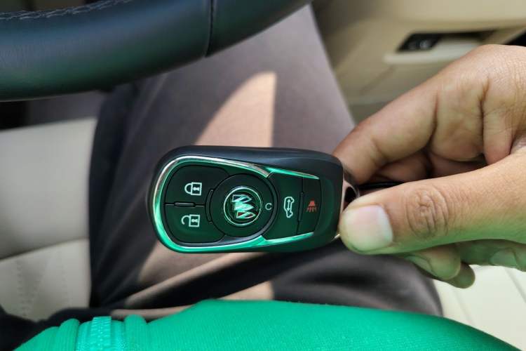 Used Buick GL8 2023 Facelifted Land Cruiser Executive Luxury Version Vehicle Key