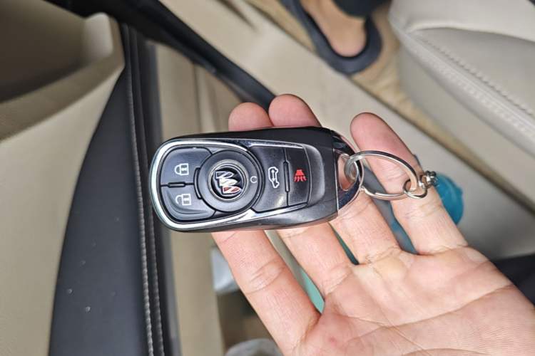 Used Buick GL8 2023 Land Executive Class 652T Luxury Model Vehicle Key