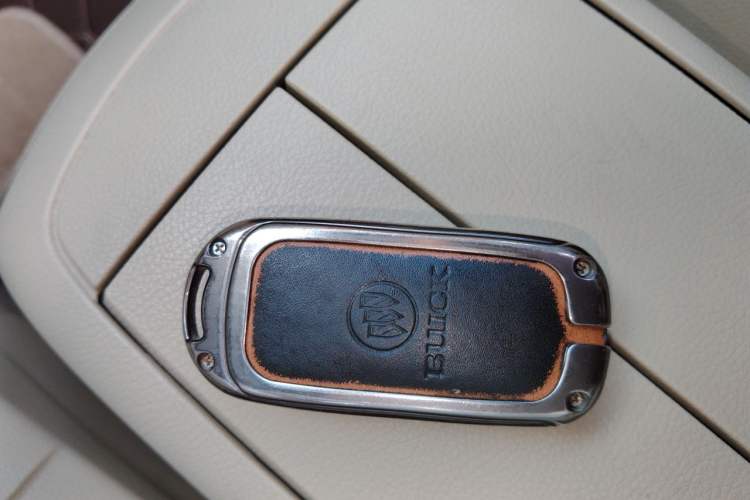 Used Buick GL8 2023 Facelifted Land Cruiser Executive Luxury Version Vehicle Key