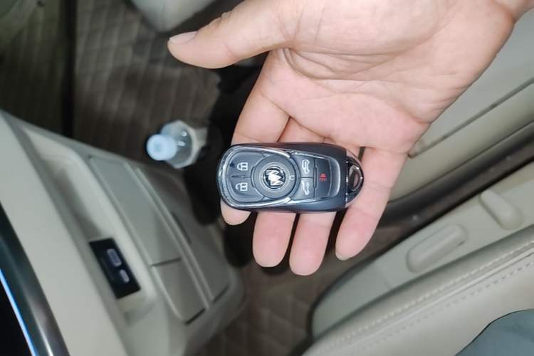 Used Buick GL8 2023 Land Executive Class Deluxe Model Vehicle Key