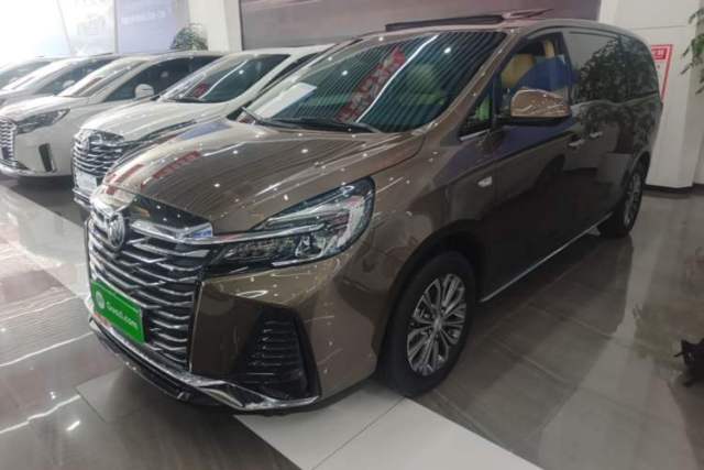 Used Buick GL8 2023 Facelifted Land Cruiser Executive Luxury Version