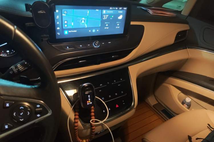 Used Buick GL8 2023 Facelifted Land Cruiser Executive Luxury Version Audio And AC Panel