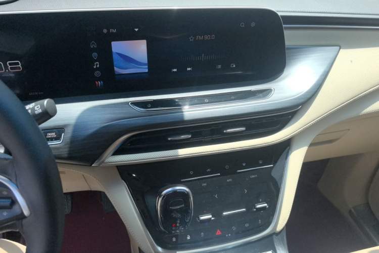 Used Buick GL8 2023 ES Lu Zun Deluxe Model Audio And AC Panel