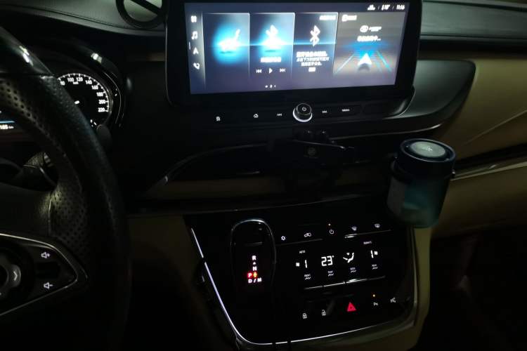 Used Buick GL8 2023 Land Executive Class Deluxe Model Audio And AC Panel