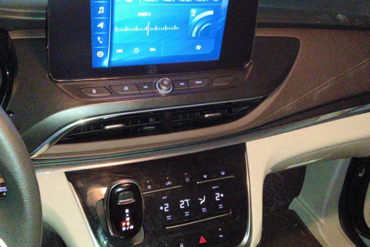 Used Buick GL8 2023 Land Executive Class Comfort Model Audio And AC Panel