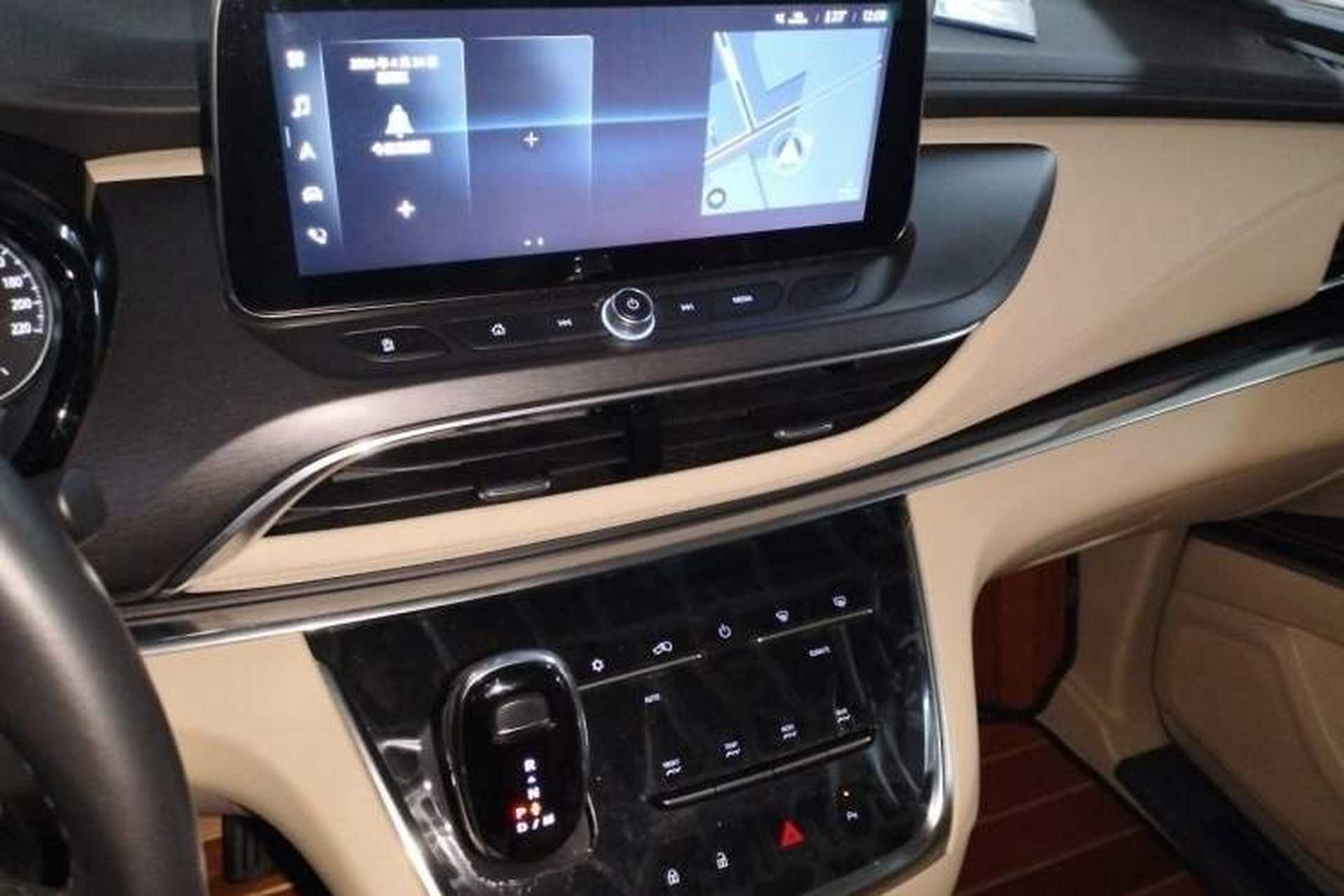 Used Buick GL8 2023 Facelifted Land Cruiser Executive Luxury Version Audio And AC Panel