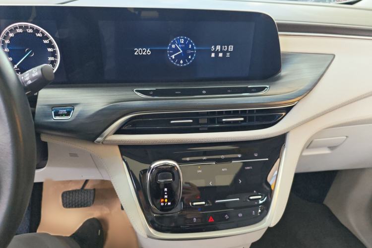 Used Buick GL8 2023 ES Lu Zun Deluxe and Yue Edition Audio And AC Panel