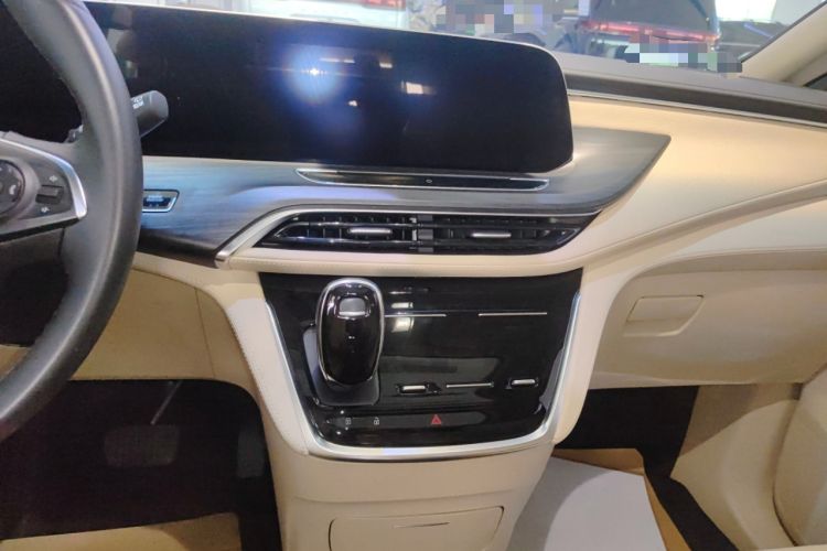 Used Buick GL8 2023 ES Lu Zun Deluxe Model Audio And AC Panel